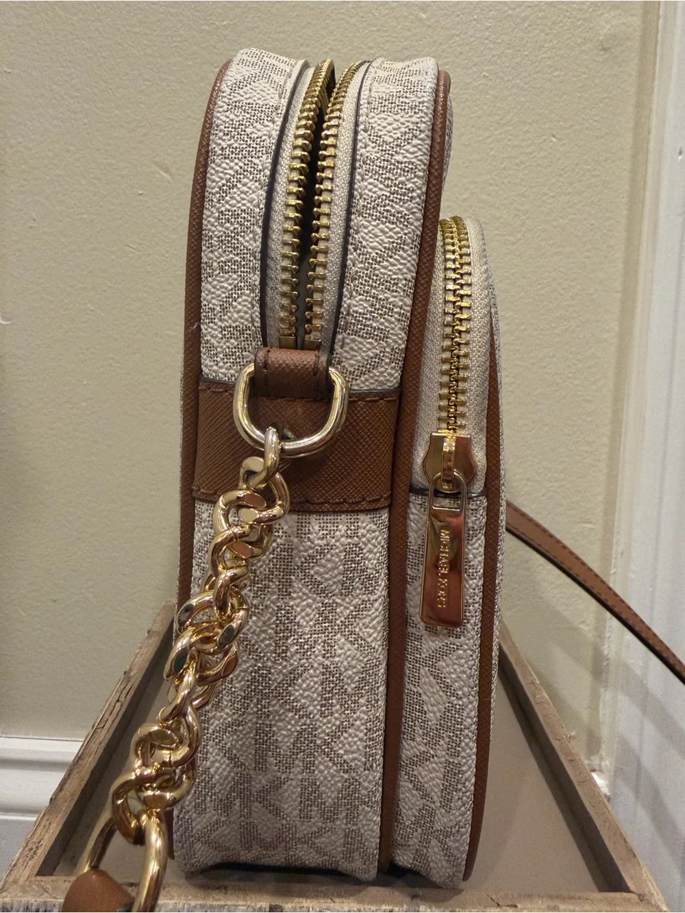 MICHAEL KORS Medium Flight Bag Vanilla Signature Crossbody Chain MK Logo - Picture 5 of 11